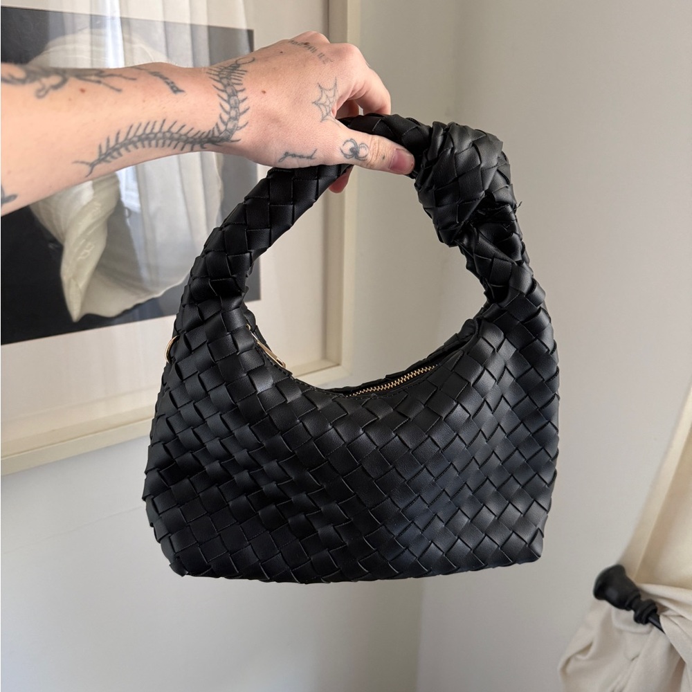 Elegant Black Braided Shoulder Bag - Picture 2 of 4